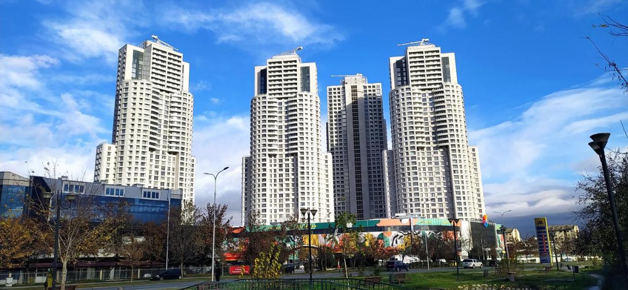 19Th & 18Th Floor Secure Apartments With Pool & Fitness & Parking Included In Price Skopje Eksteriør bilde