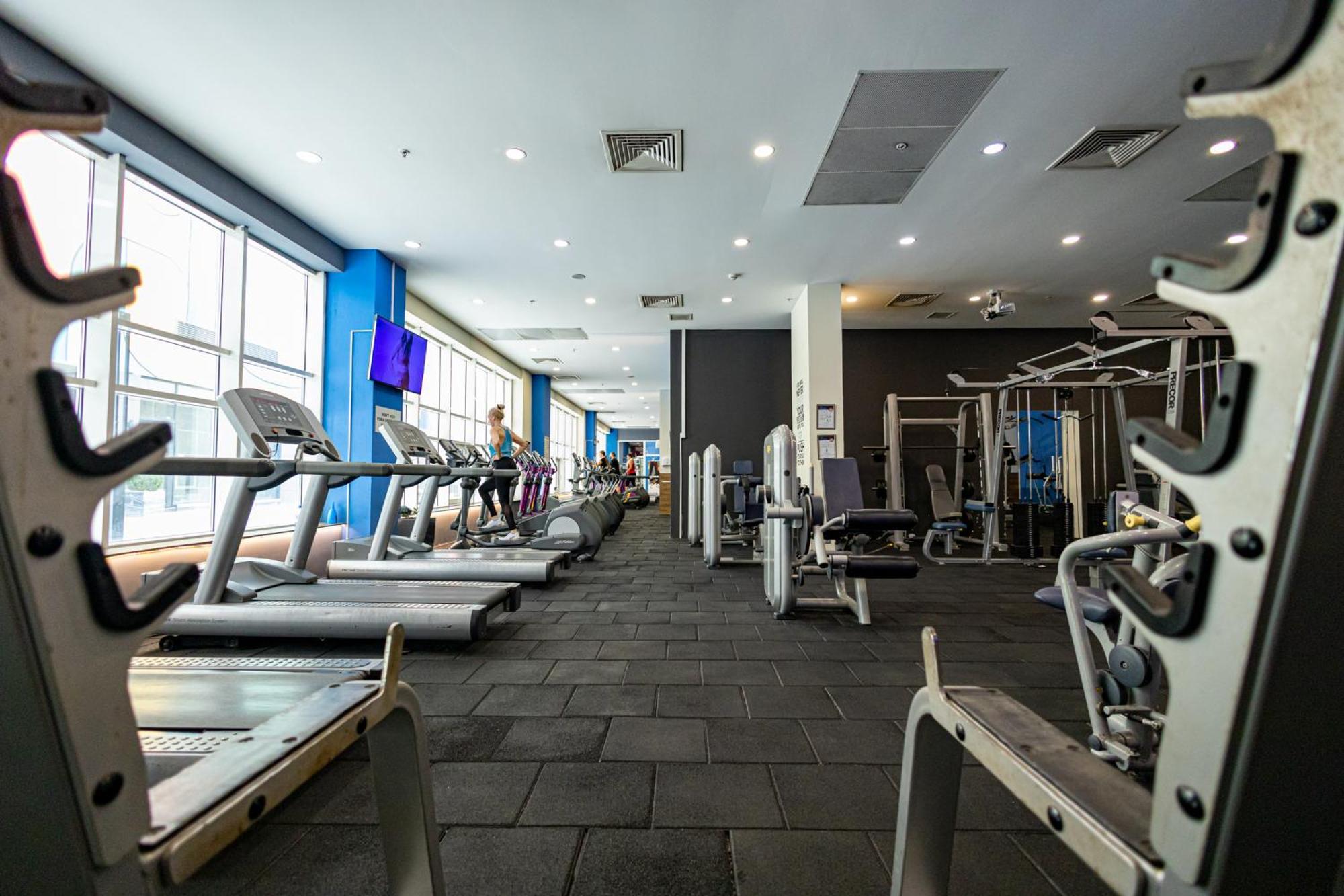 19Th & 18Th Floor Secure Apartments With Pool & Fitness & Parking Included In Price Skopje Eksteriør bilde