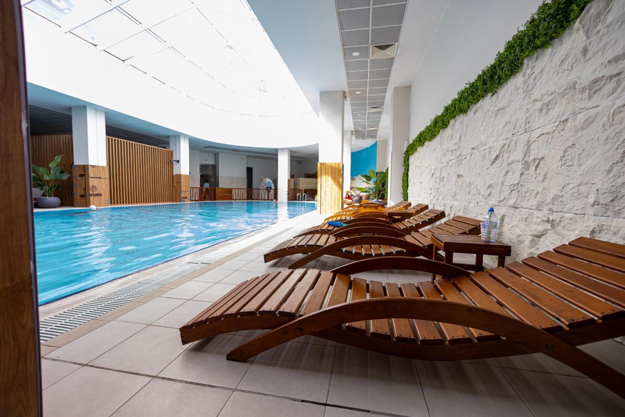 19Th & 18Th Floor Secure Apartments With Pool & Fitness & Parking Included In Price Skopje Eksteriør bilde