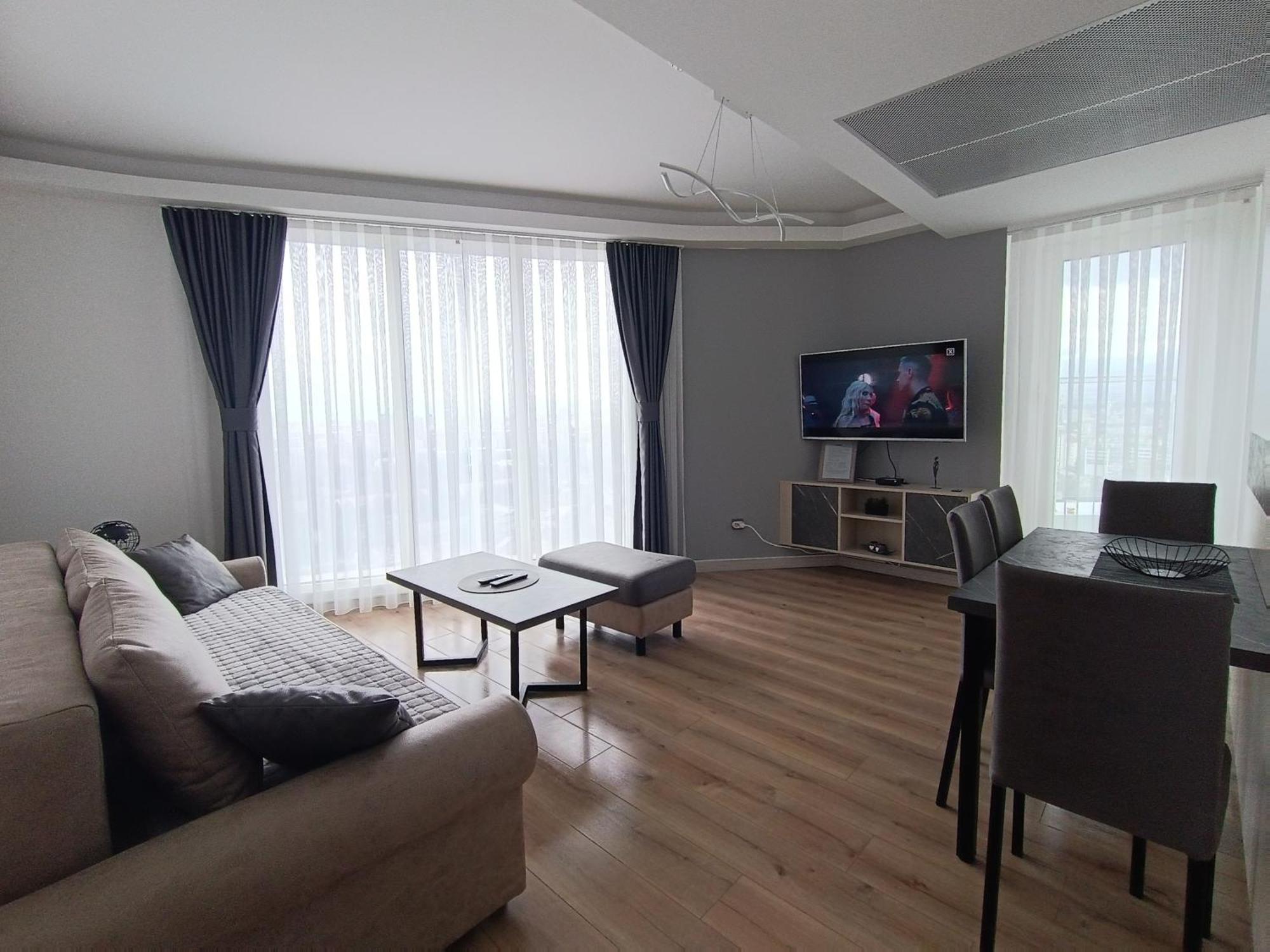 19Th & 18Th Floor Secure Apartments With Pool & Fitness & Parking Included In Price Skopje Eksteriør bilde