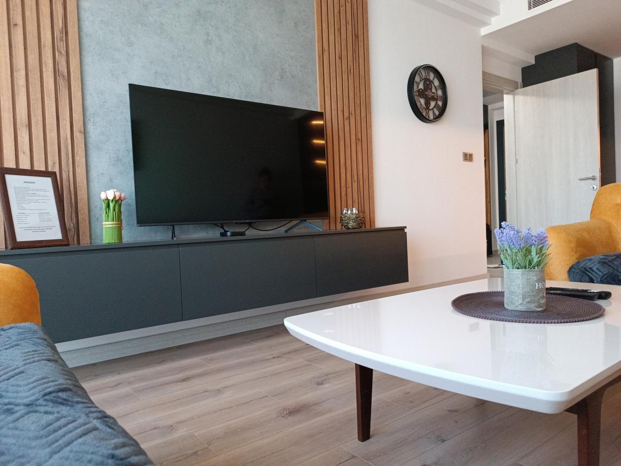 19Th & 18Th Floor Secure Apartments With Pool & Fitness & Parking Included In Price Skopje Eksteriør bilde