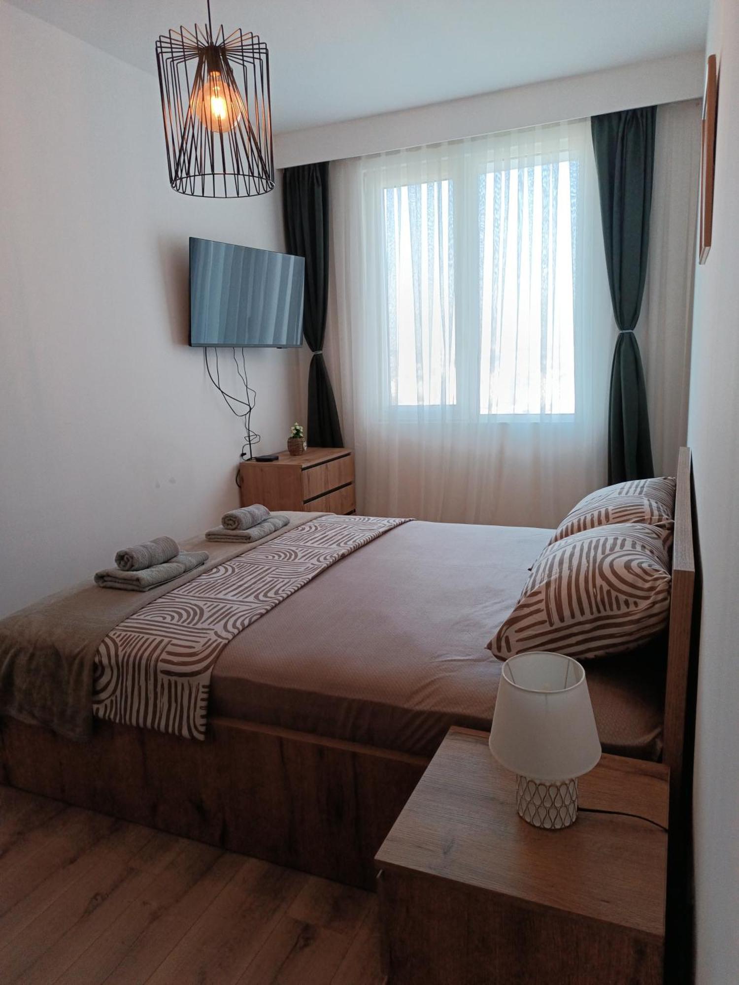 19Th & 18Th Floor Secure Apartments With Pool & Fitness & Parking Included In Price Skopje Eksteriør bilde
