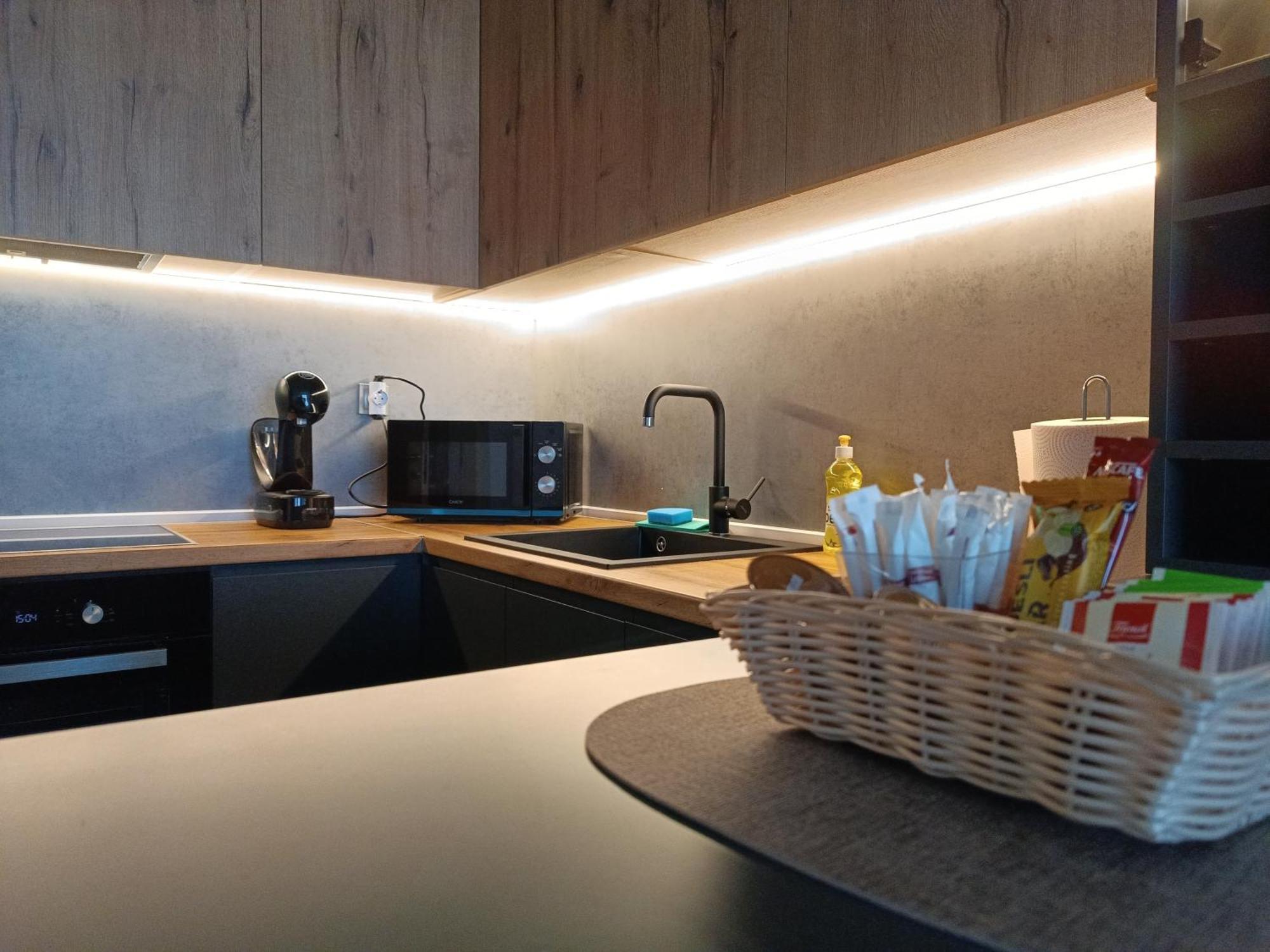 19Th & 18Th Floor Secure Apartments With Pool & Fitness & Parking Included In Price Skopje Eksteriør bilde