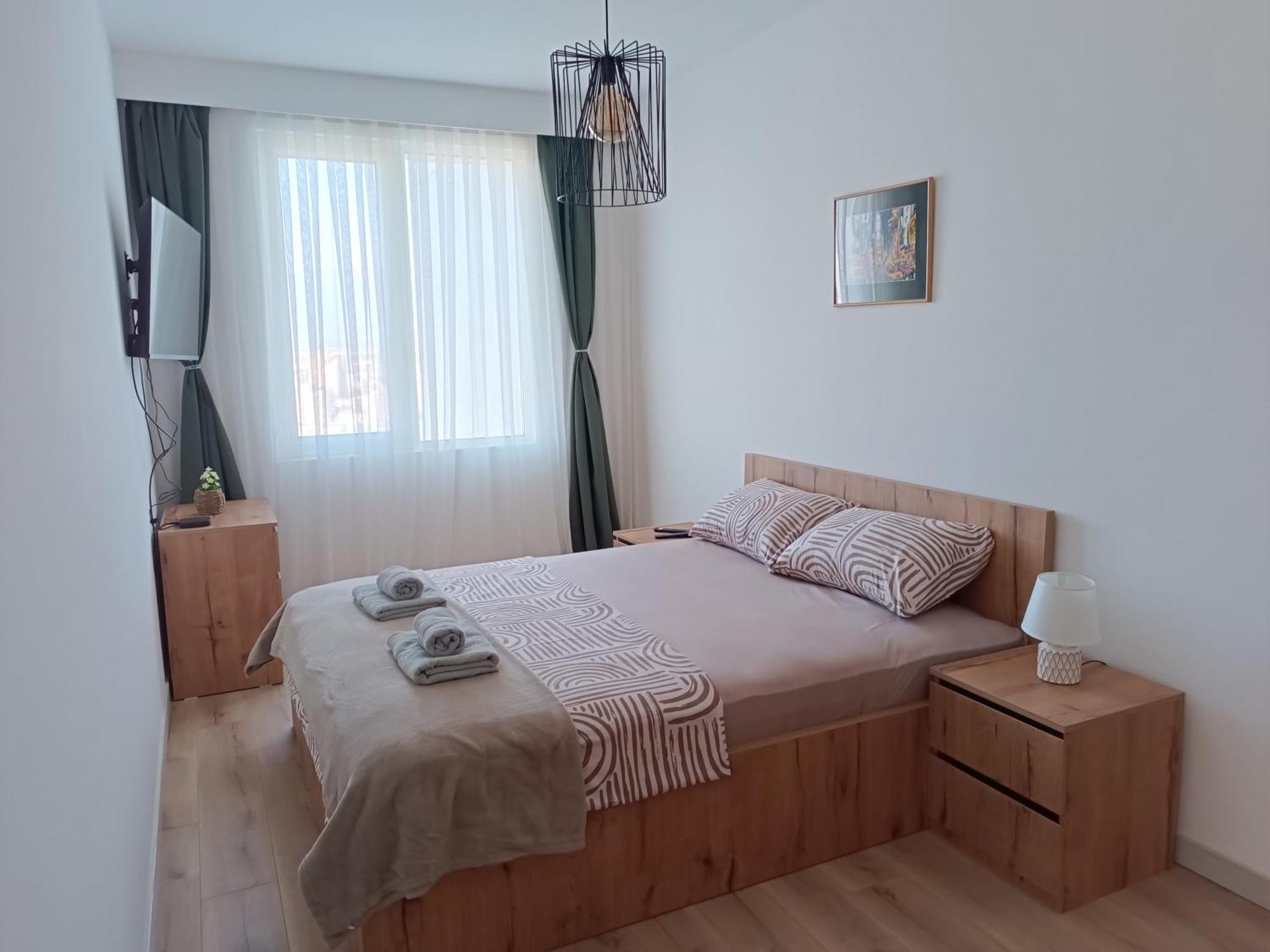 19Th & 18Th Floor Secure Apartments With Pool & Fitness & Parking Included In Price Skopje Eksteriør bilde